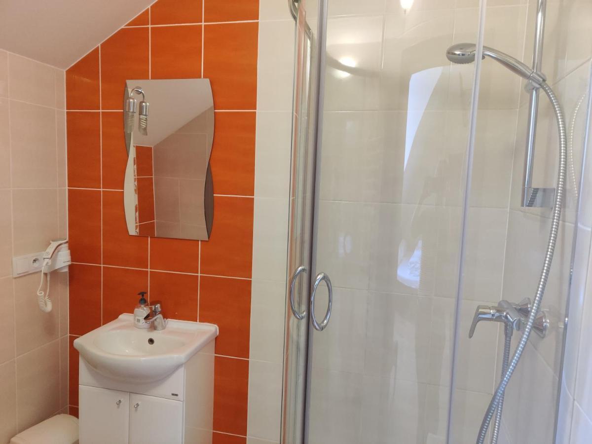 Cztery Pory Roku Guest House เบียโวเวียชา ภายนอก รูปภาพ