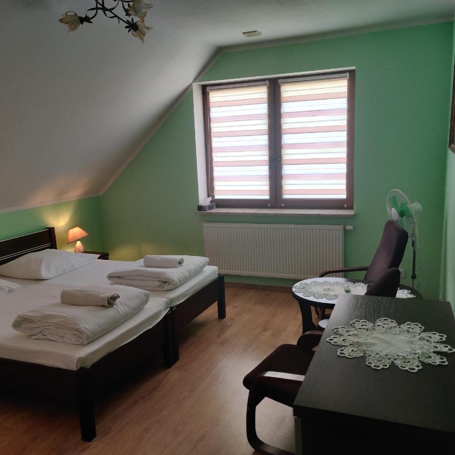 Cztery Pory Roku Guest House เบียโวเวียชา ภายนอก รูปภาพ