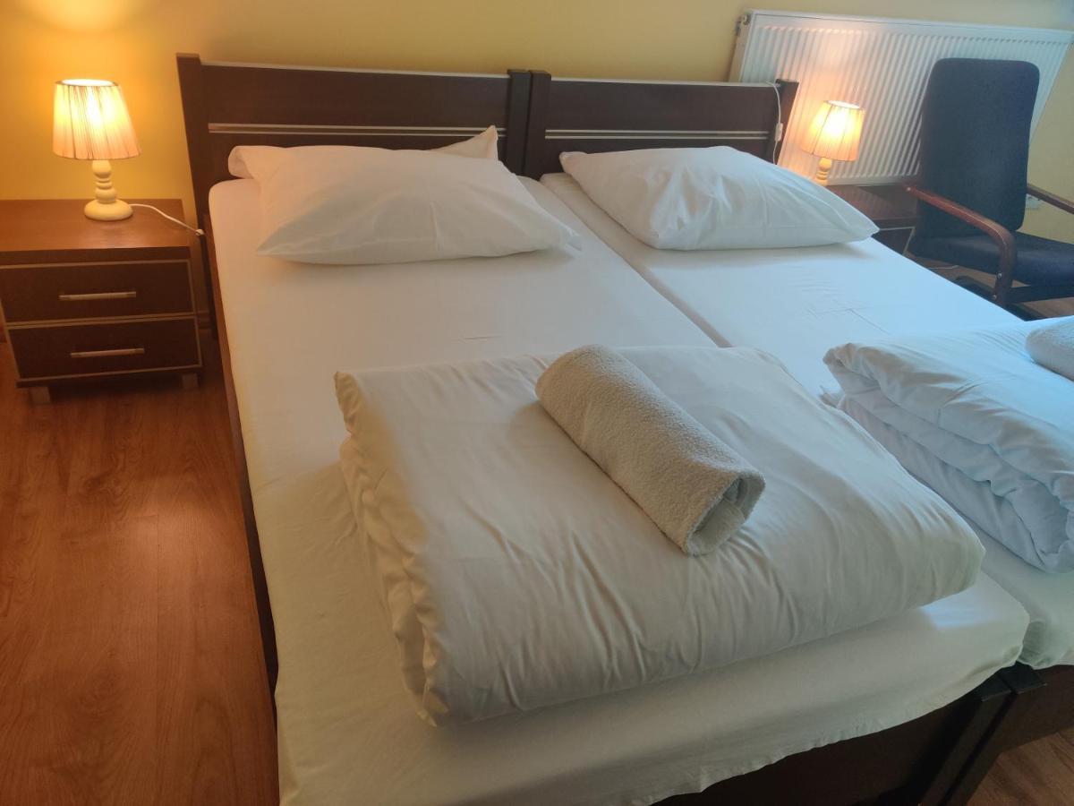 Cztery Pory Roku Guest House เบียโวเวียชา ภายนอก รูปภาพ