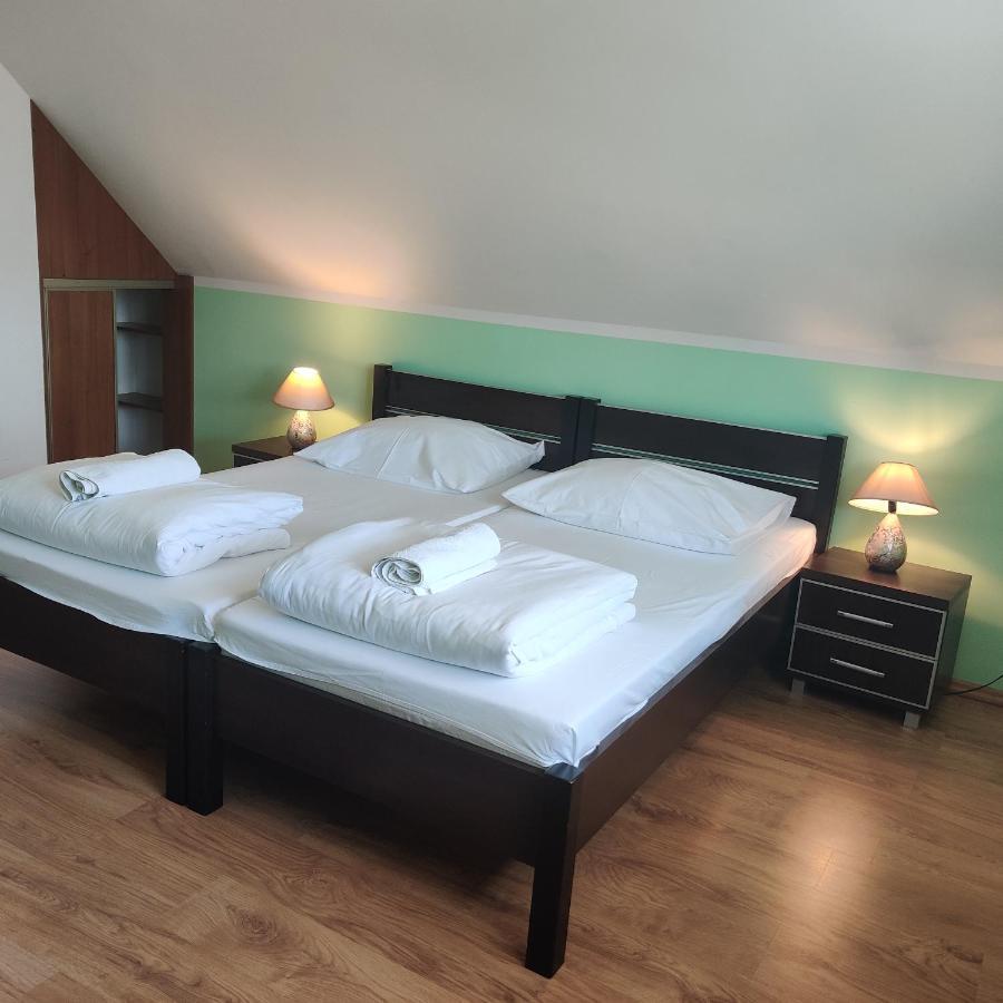 Cztery Pory Roku Guest House เบียโวเวียชา ภายนอก รูปภาพ