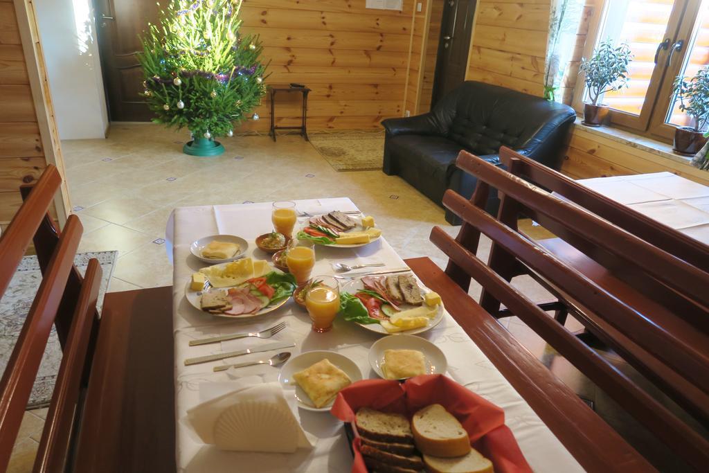 Cztery Pory Roku Guest House เบียโวเวียชา ภายนอก รูปภาพ