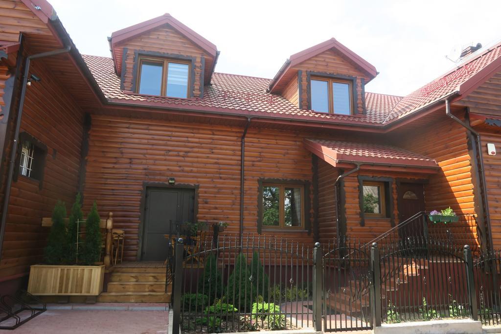 Cztery Pory Roku Guest House เบียโวเวียชา ภายนอก รูปภาพ